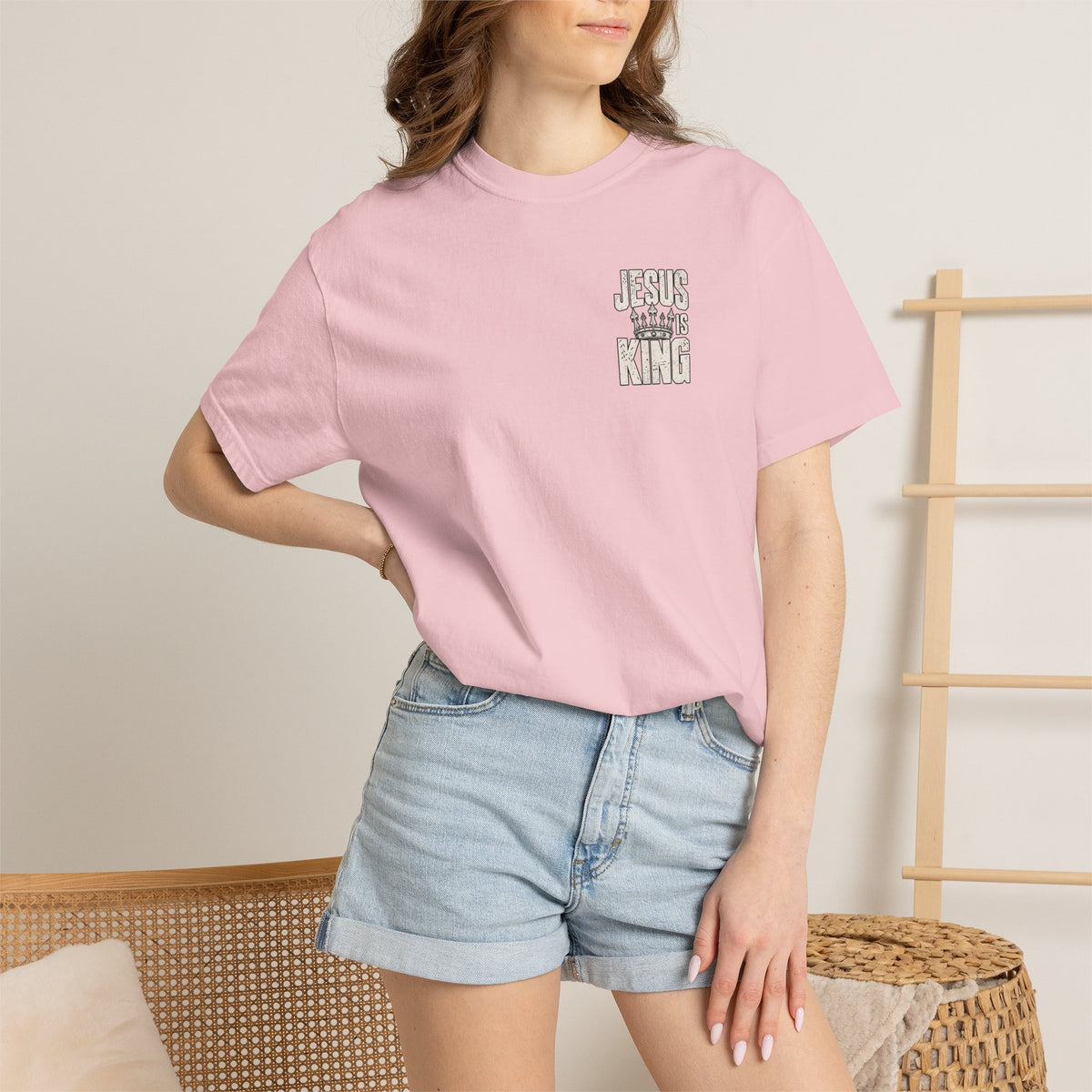 Jesus is king T-shirt