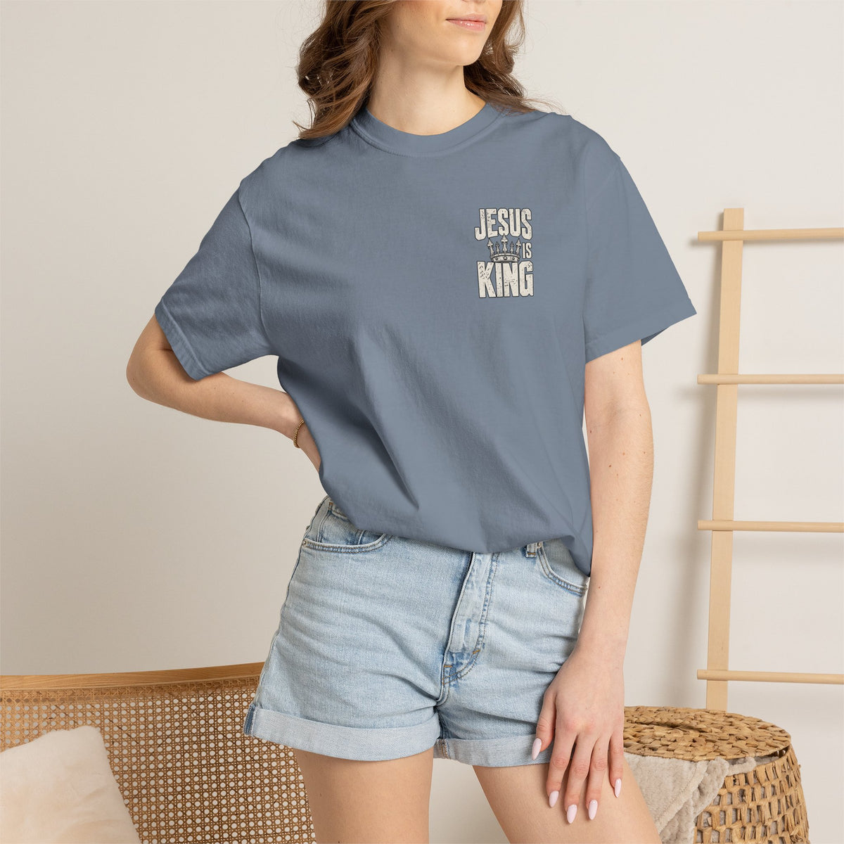 Jesus is king T-shirt