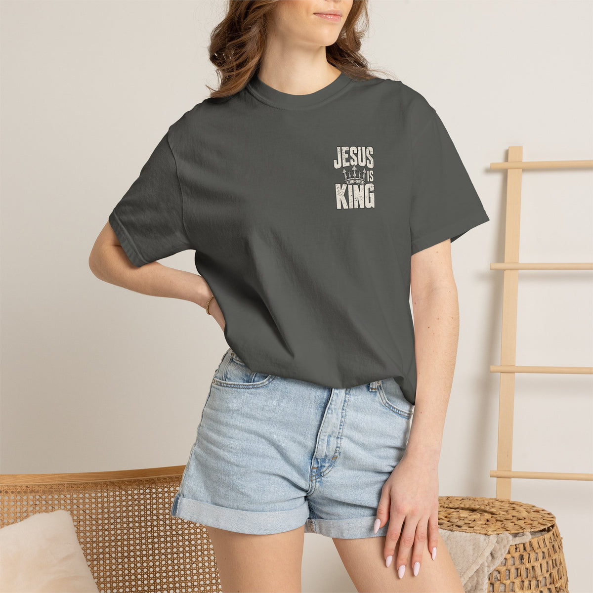 Jesus is king T-shirt