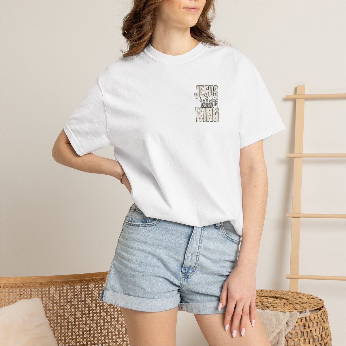 Jesus is king T-shirt